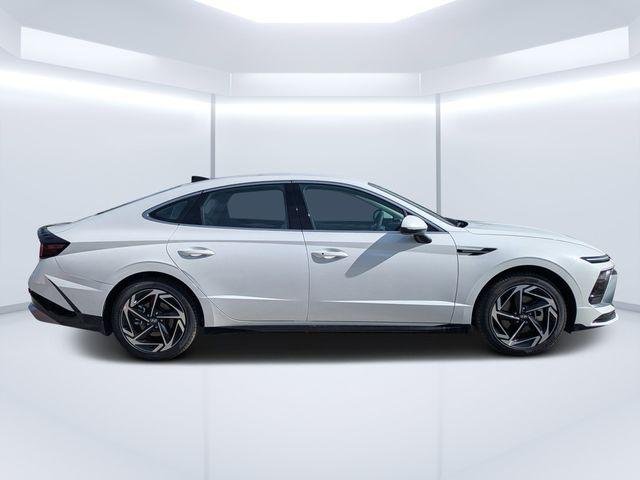 New 2026 White Hyundai SEL Sport image 2
