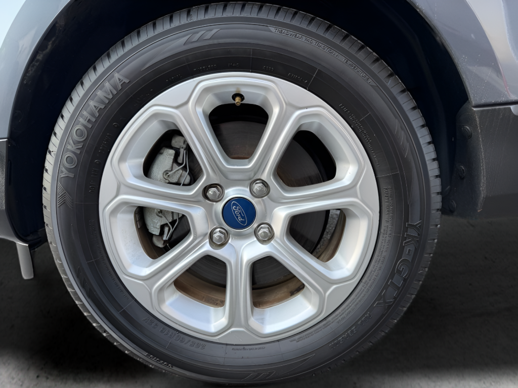 Used 2018 Gray Ford SE image 31