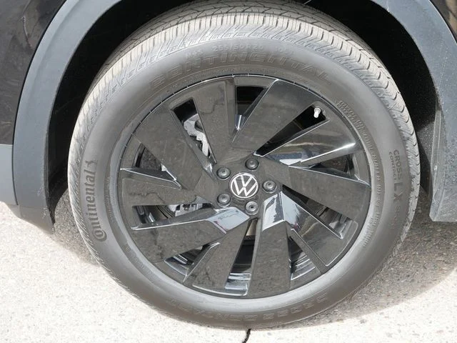 New 2026 Black Volkswagen 2.0T SE w/Technology image 5