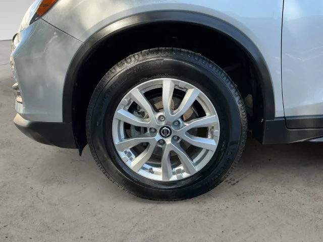 Used 2018 Silver Nissan SV image 9