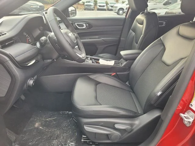 New 2026 Red Hot Pearlcoat Jeep Latitude image 4
