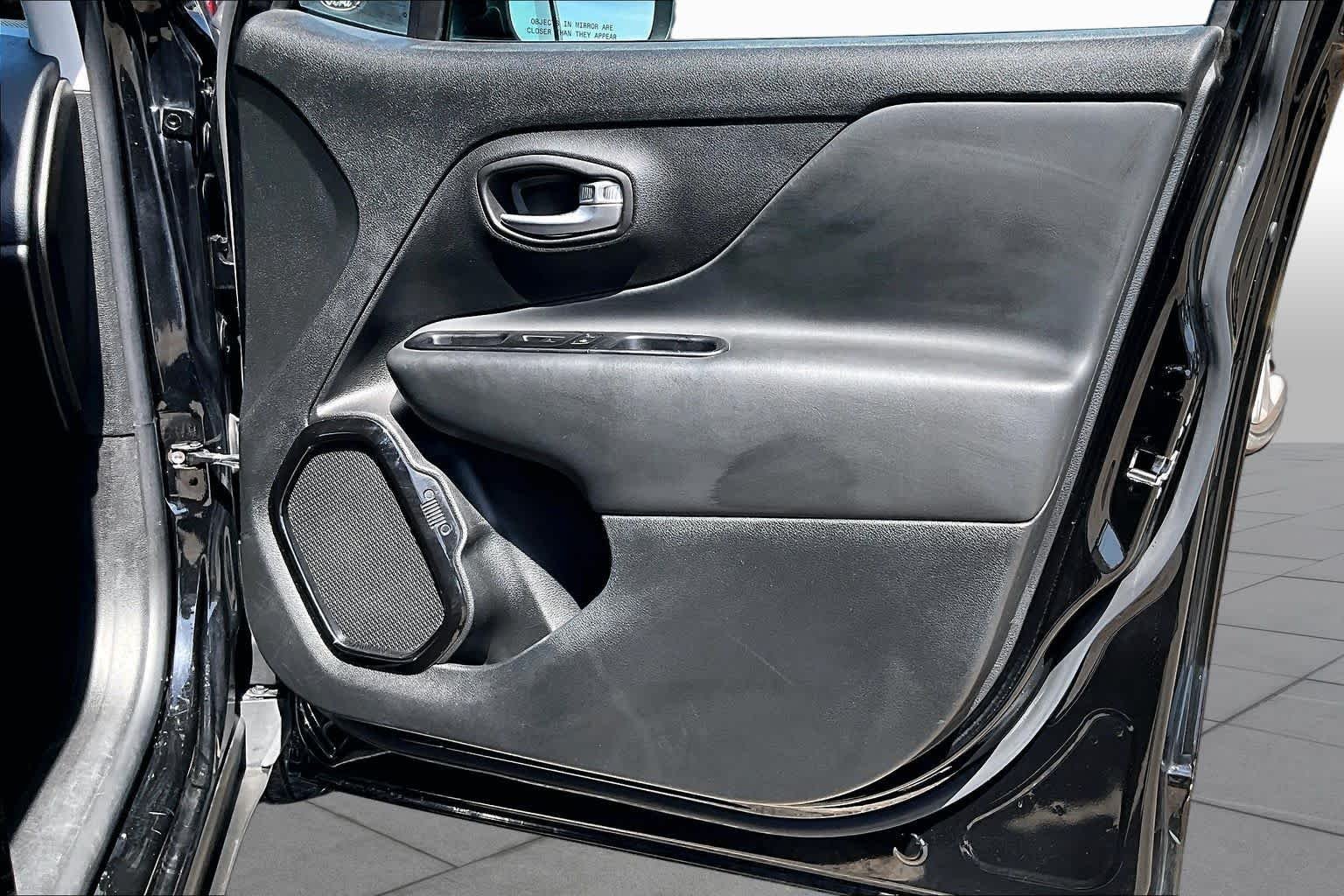 Used 2020 Black Clearcoat Jeep Altitude image 22