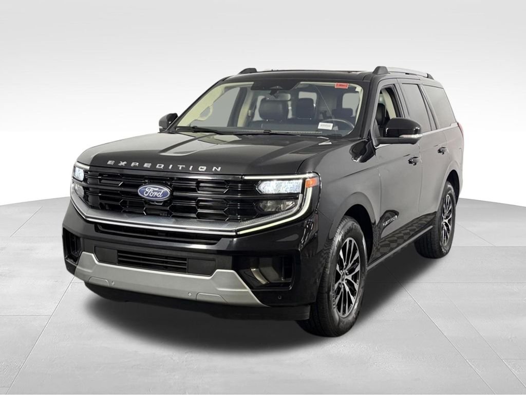 Used 2025 Black Metallic Ford Platinum image 4