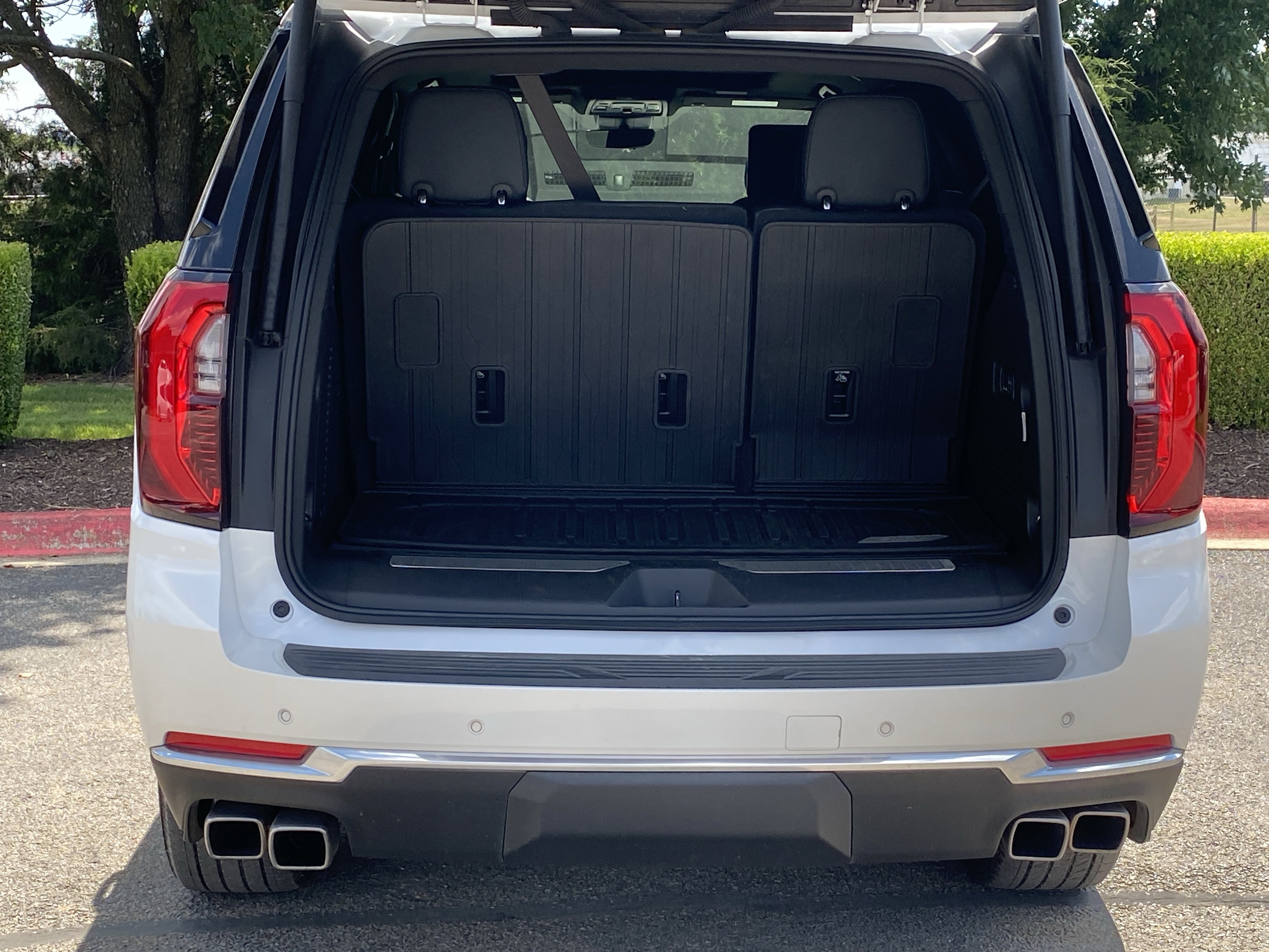 Used 2025 White Frost Tricoat GMC Denali image 6