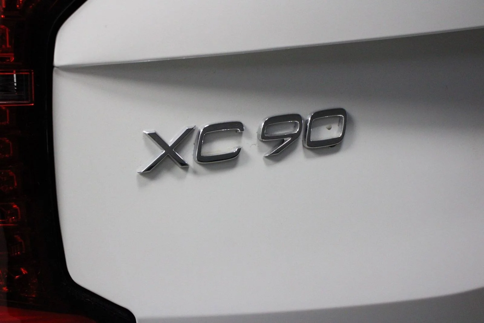 New 2025 White Volvo B6 Plus 7-Seater image 16