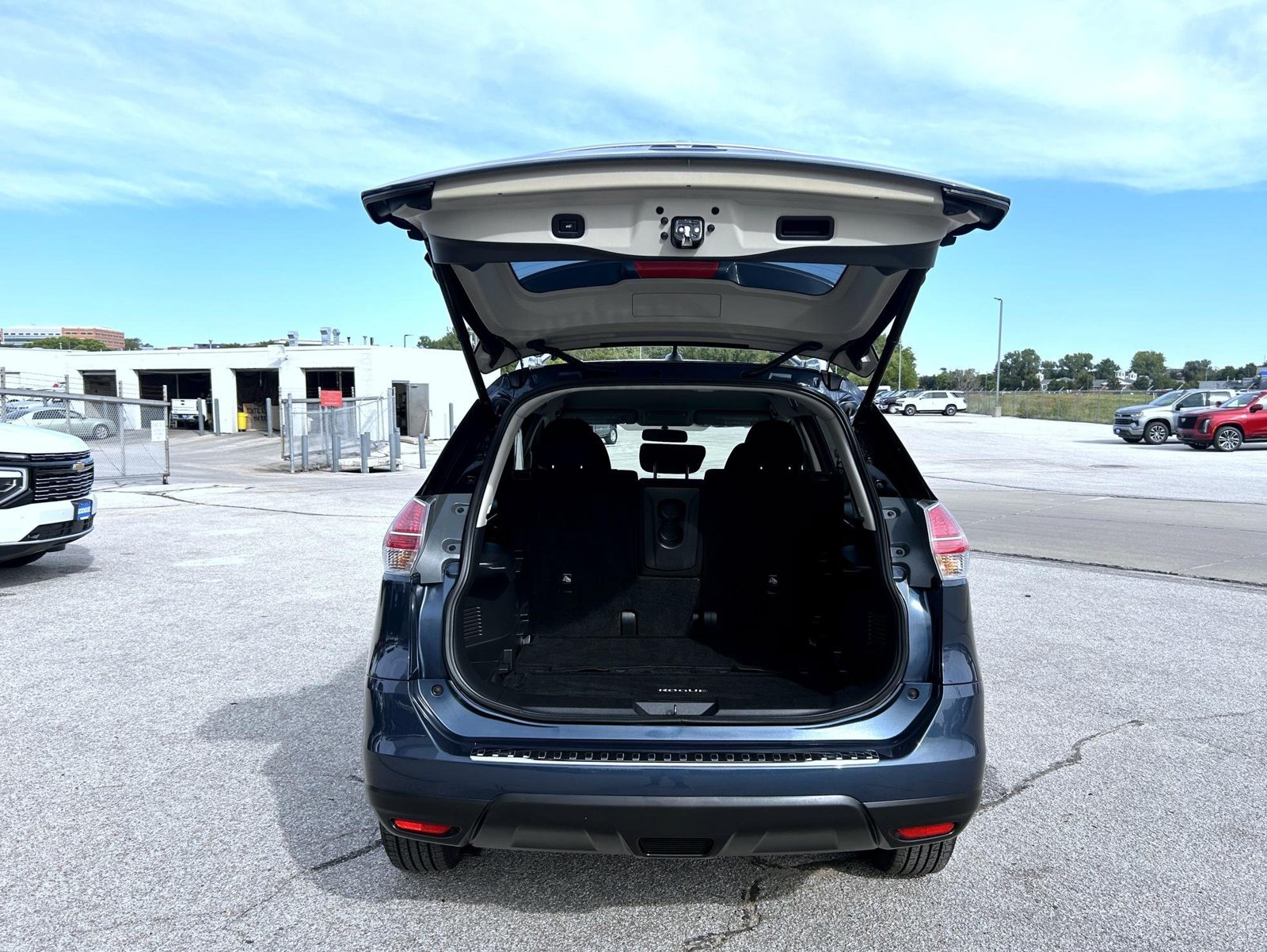 Used 2016 Blue Nissan SV image 21