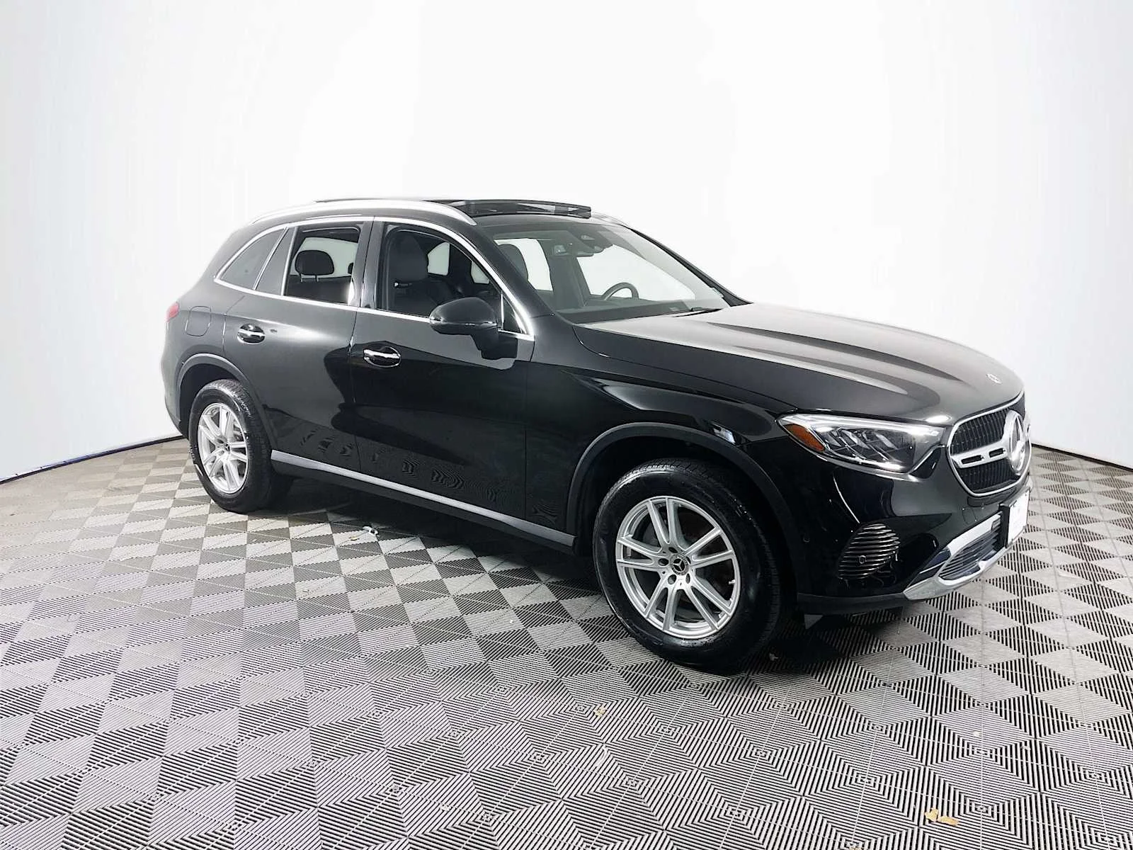 Used 2023 BLUE Mercedes-Benz GLC 300 image 3