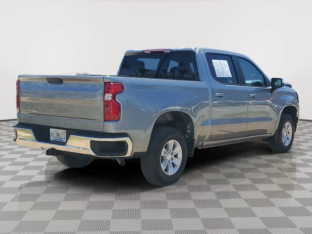 Used 2025 Sterling Gray Metallic Chevrolet LT image 4