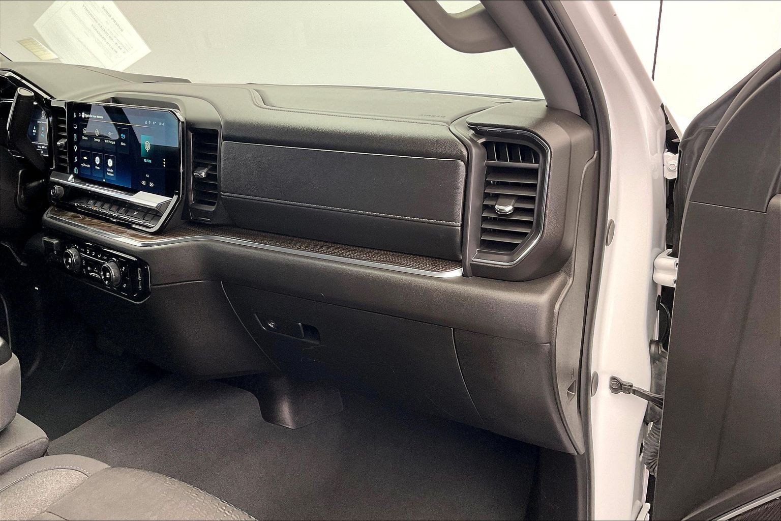 Used 2025 Summit White Chevrolet LT image 15