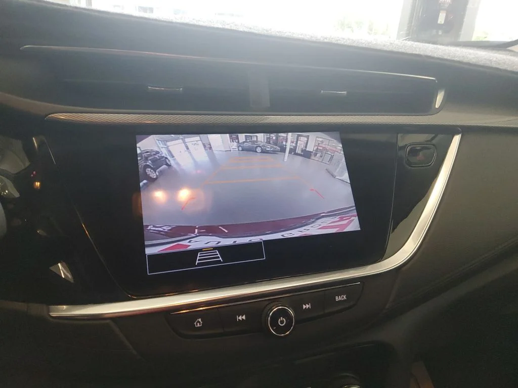 Used 2023 Red Buick Select image 25