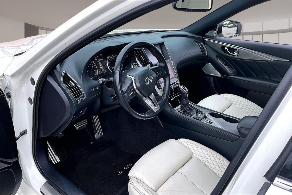 Used 2019 White INFINITI Red Sport 400 image 13