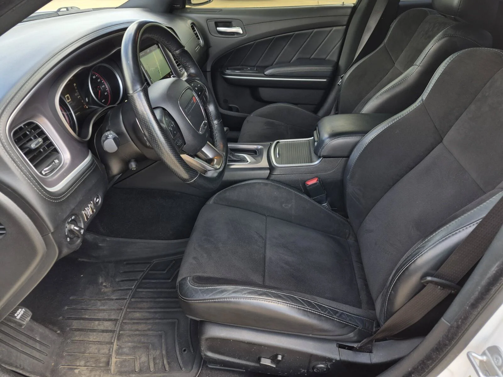 Used 2022 White Knuckle Clearcoat Dodge R/T image 12