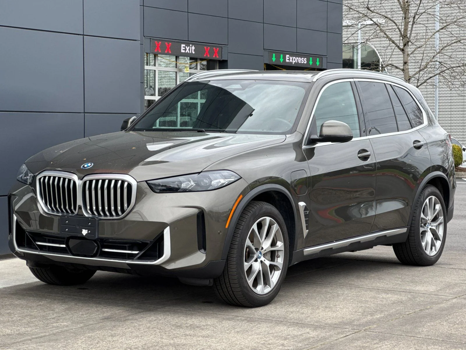 Used 2024 Manhattan Green Metallic BMW xDrive50e image 7