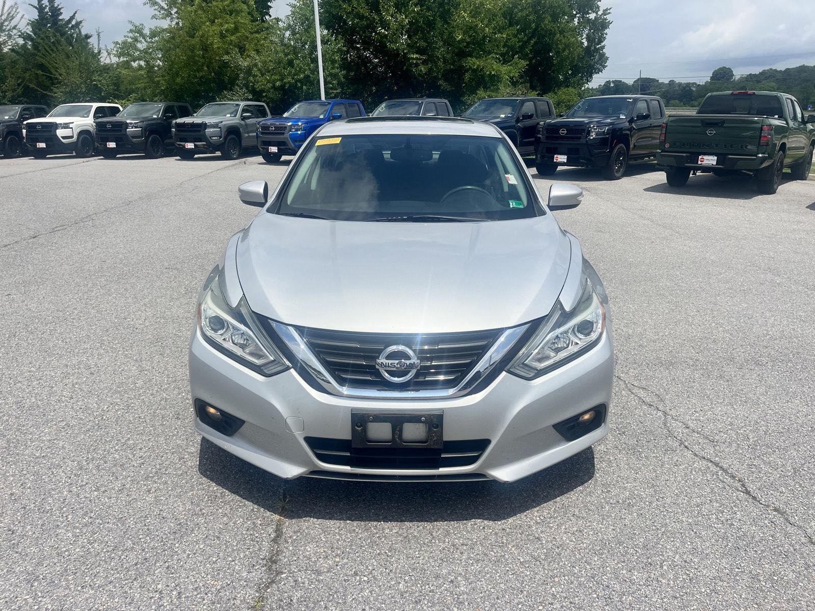 Used 2017 Brilliant Silver Nissan 2.5 SV image 2
