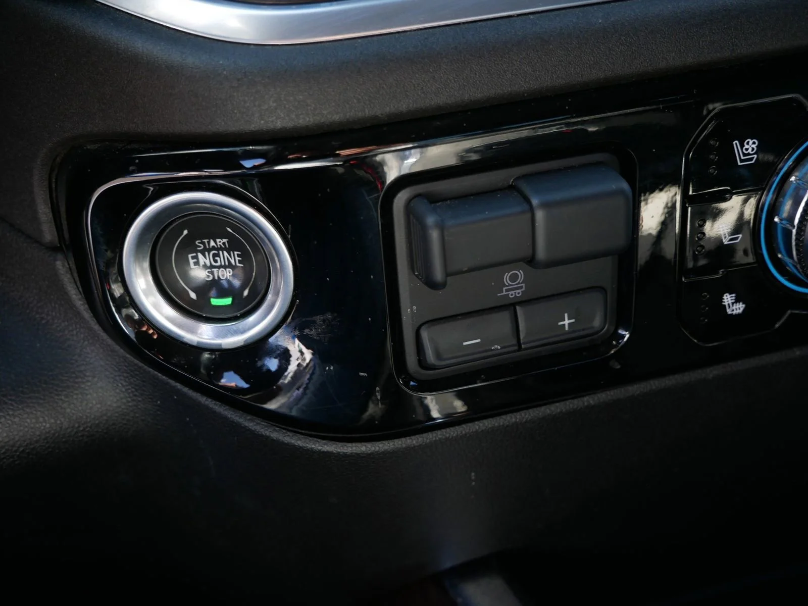 Used 2023 Sterling Metallic GMC SLT image 25
