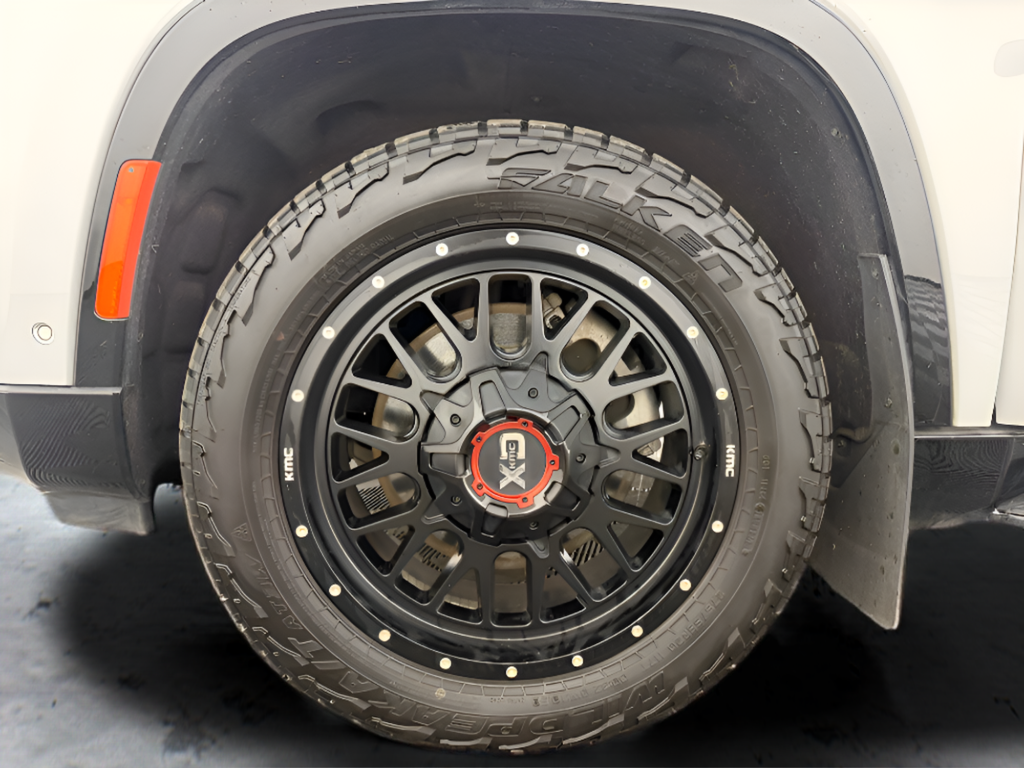 Used 2022 Silver Jeep Series III image 23