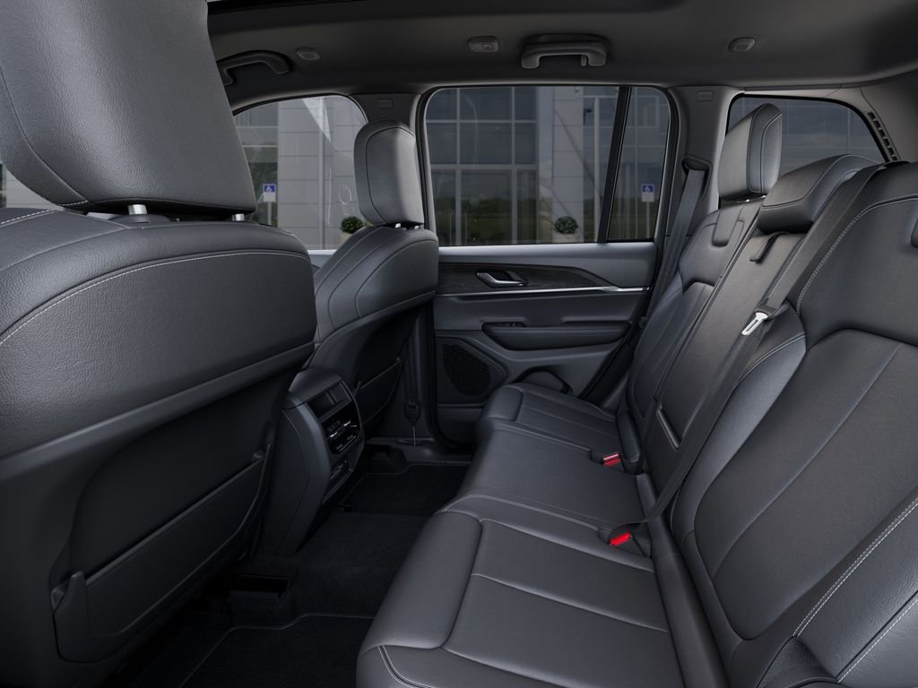 New 2025 Bright White Clear-Coat Exterior Paint Jeep Limited image 23