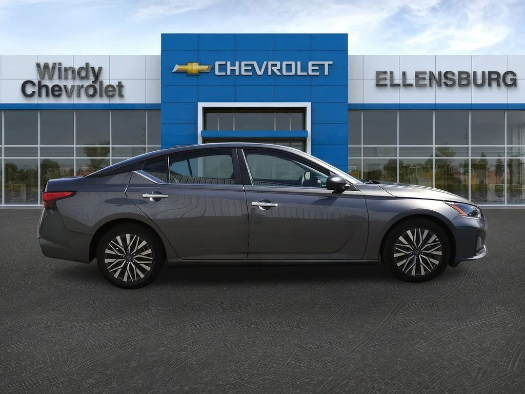 2025 Nissan Altima SV - Photo 8