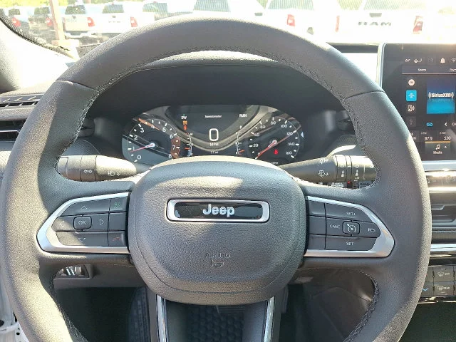 New 2025 White Jeep Latitude image 18