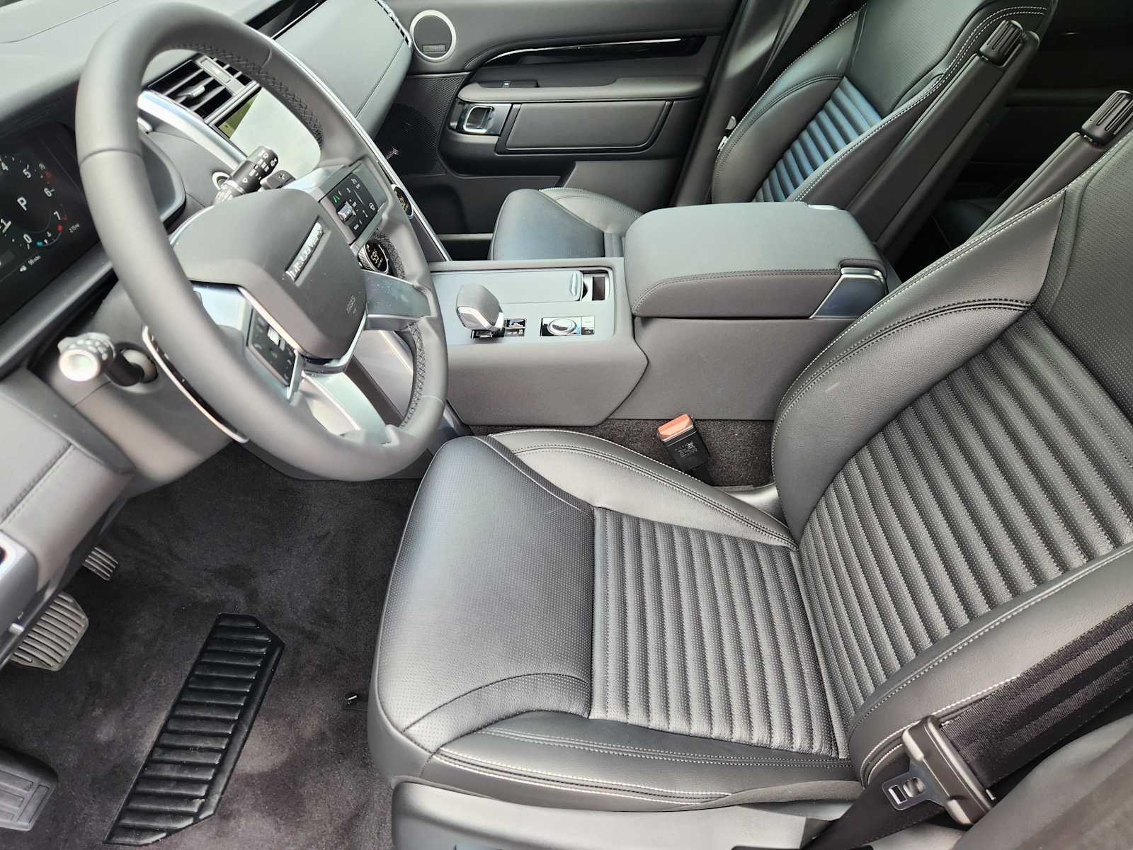 New 2026 Eiger Grey Land Rover S image 3