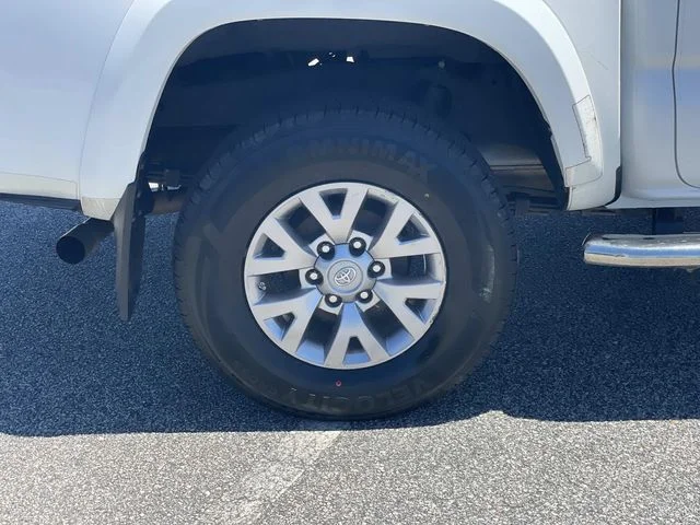 Used 2018 White Toyota SR5 image 7