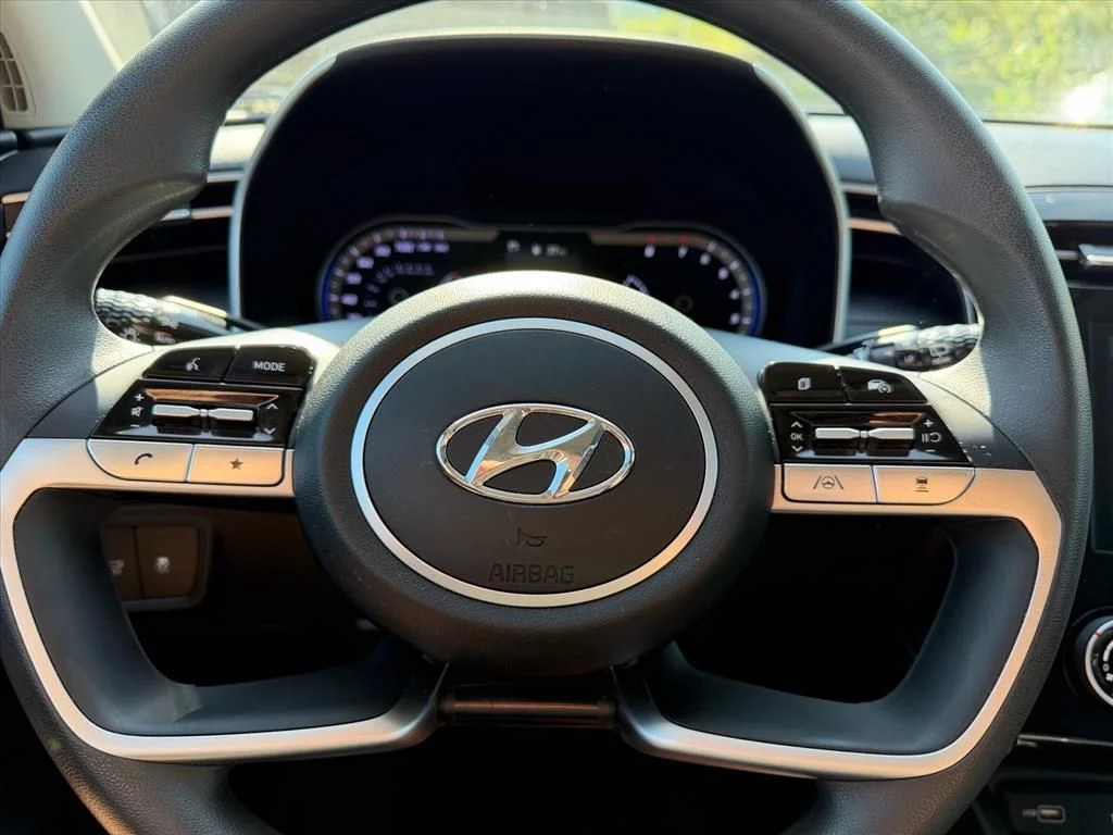Used 2023 White Hyundai SEL image 18
