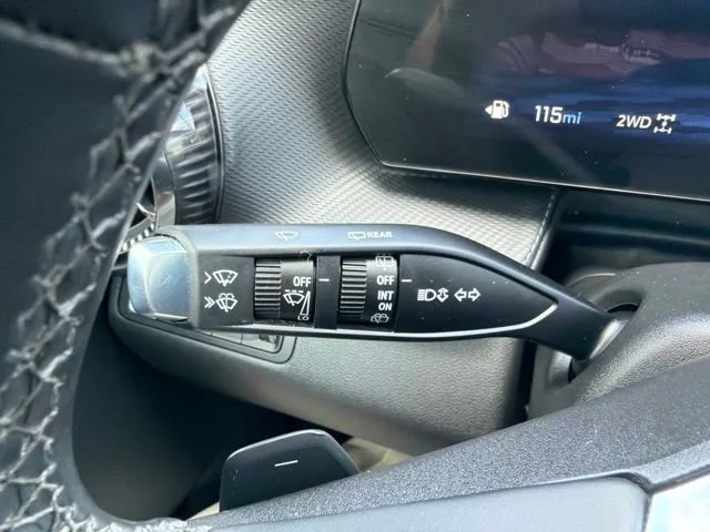 Used 2025 Summit White Chevrolet LT image 34