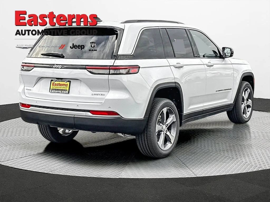 New 2026 Bright White Clear-Coat Exterior Paint Jeep Limited image 5