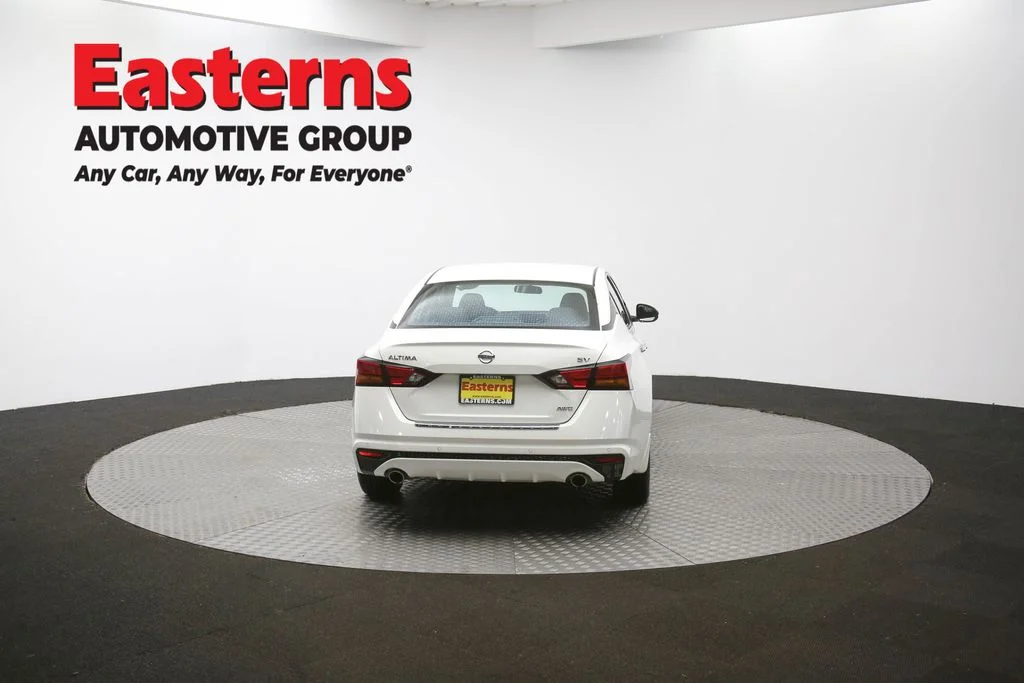 Used 2022 White Nissan 2.5 SV image 37