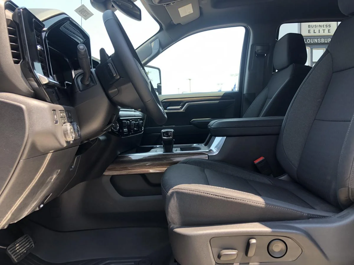 New 2026 Black Chevrolet 4wd Crew Cab 157" Lt image 9