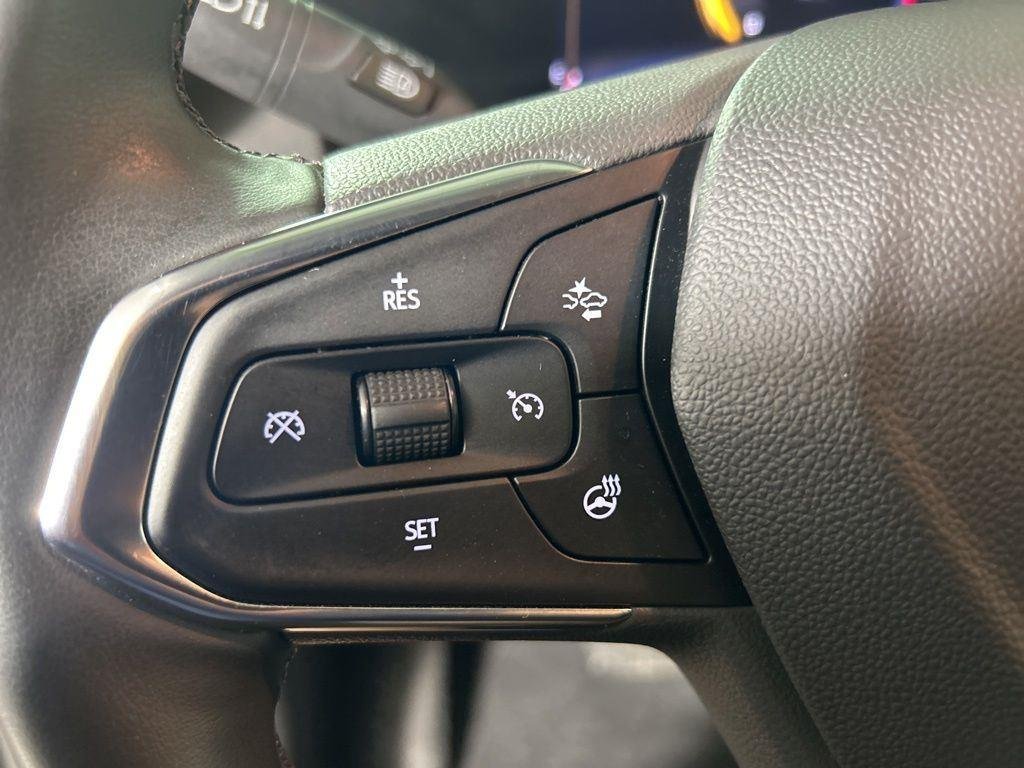 Used 2025 Summit White Chevrolet LT image 20