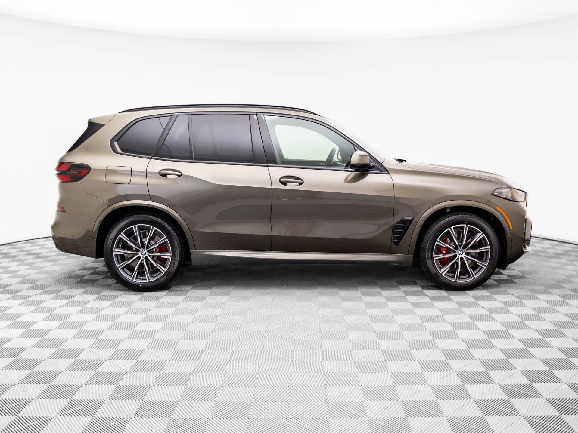 New 2026 Manhattan Green Metallic BMW xDrive50e image 7