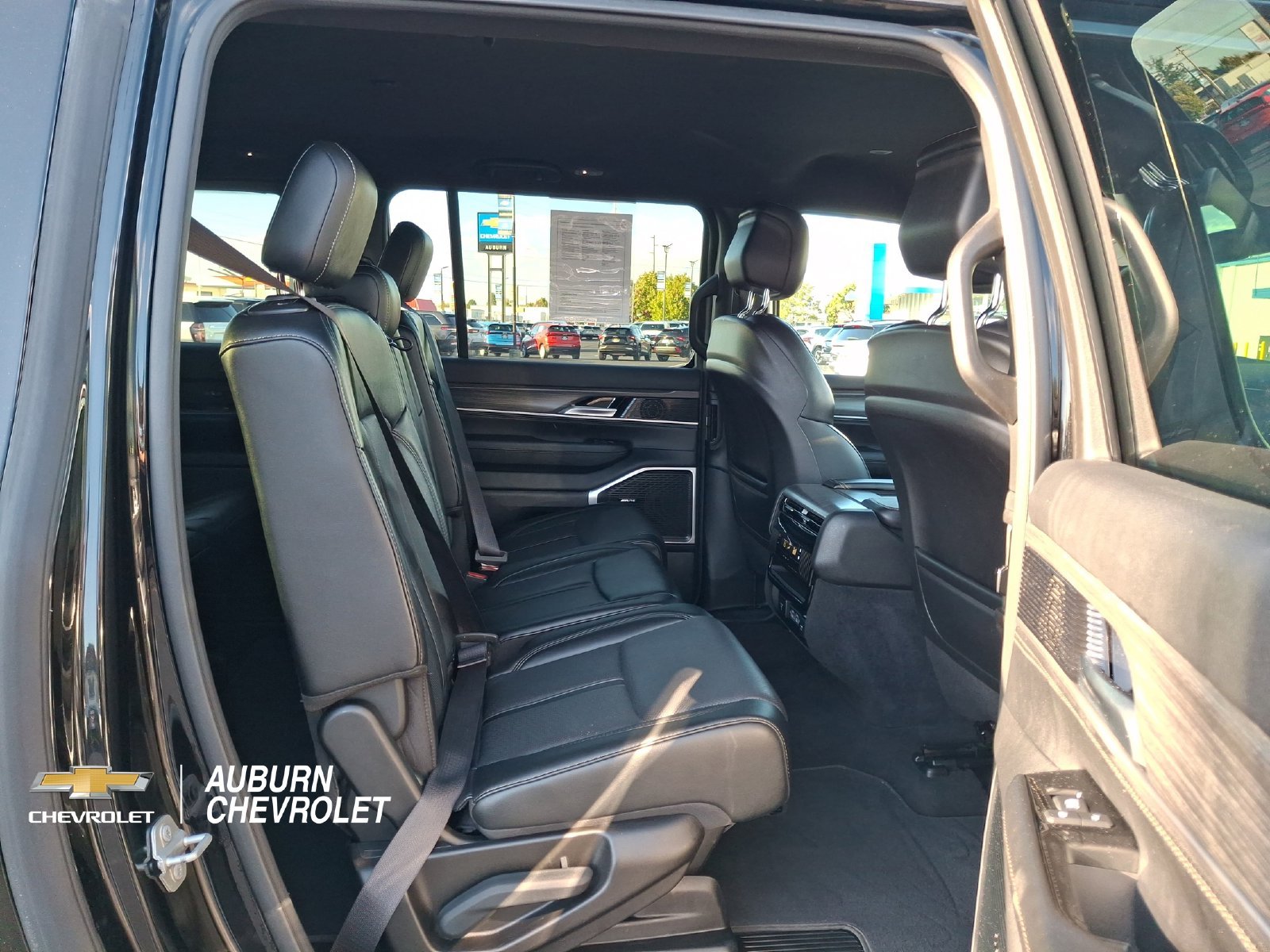 2024 Jeep Wagoneer L Series II - Photo 20