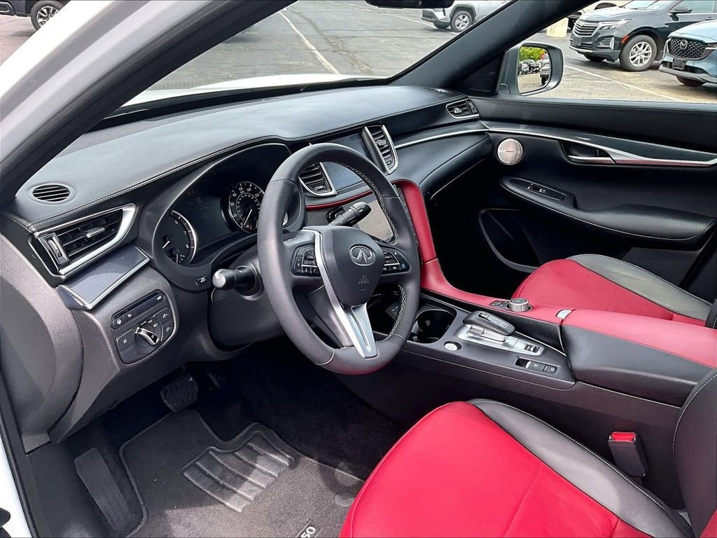 Used 2024 White INFINITI SPORT image 8
