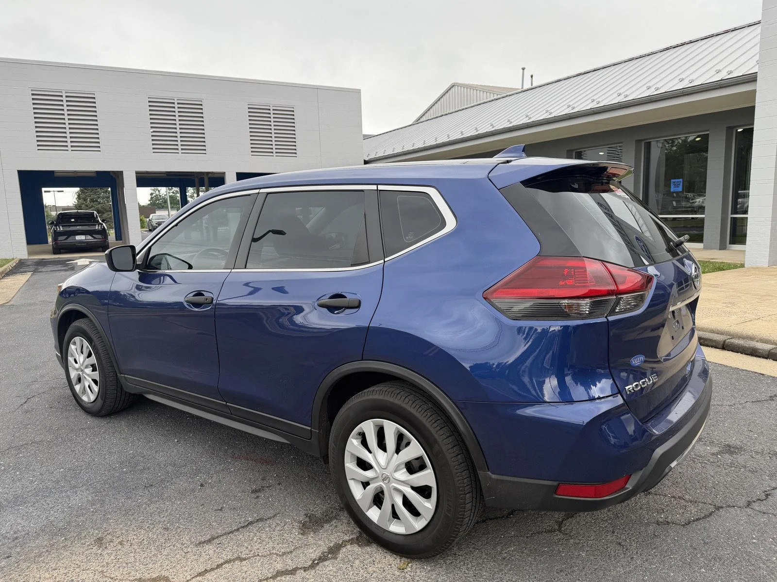 Used 2019 Caspian Blue Metallic Nissan S image 3