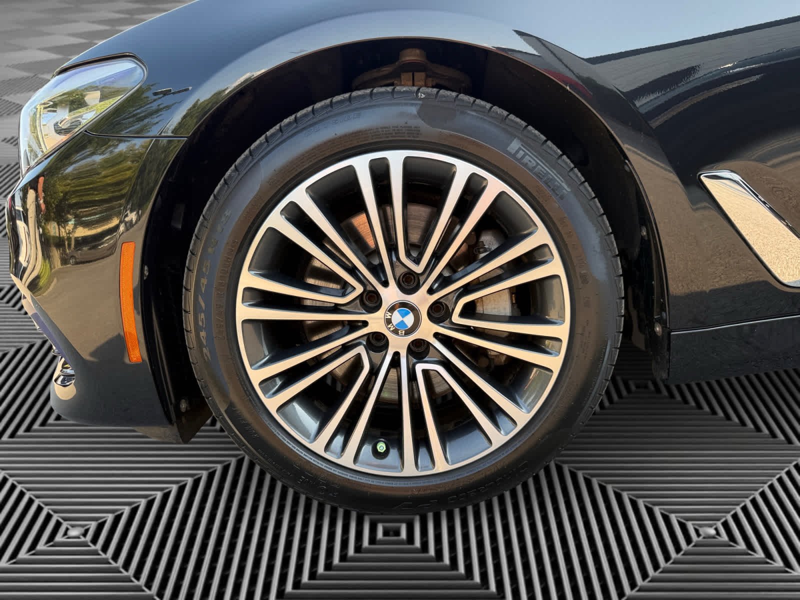 Used 2017 Black Sapphire Metallic BMW 530i image 9