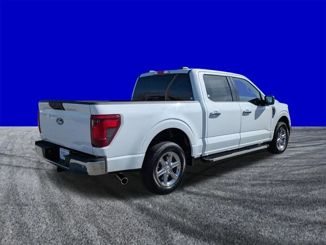 Certified Used 2025 Oxford White Ford XLT image 4