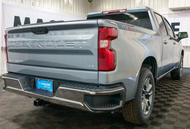 New 2026 Sterling Gray Metallic Chevrolet LT (2FL) image 5