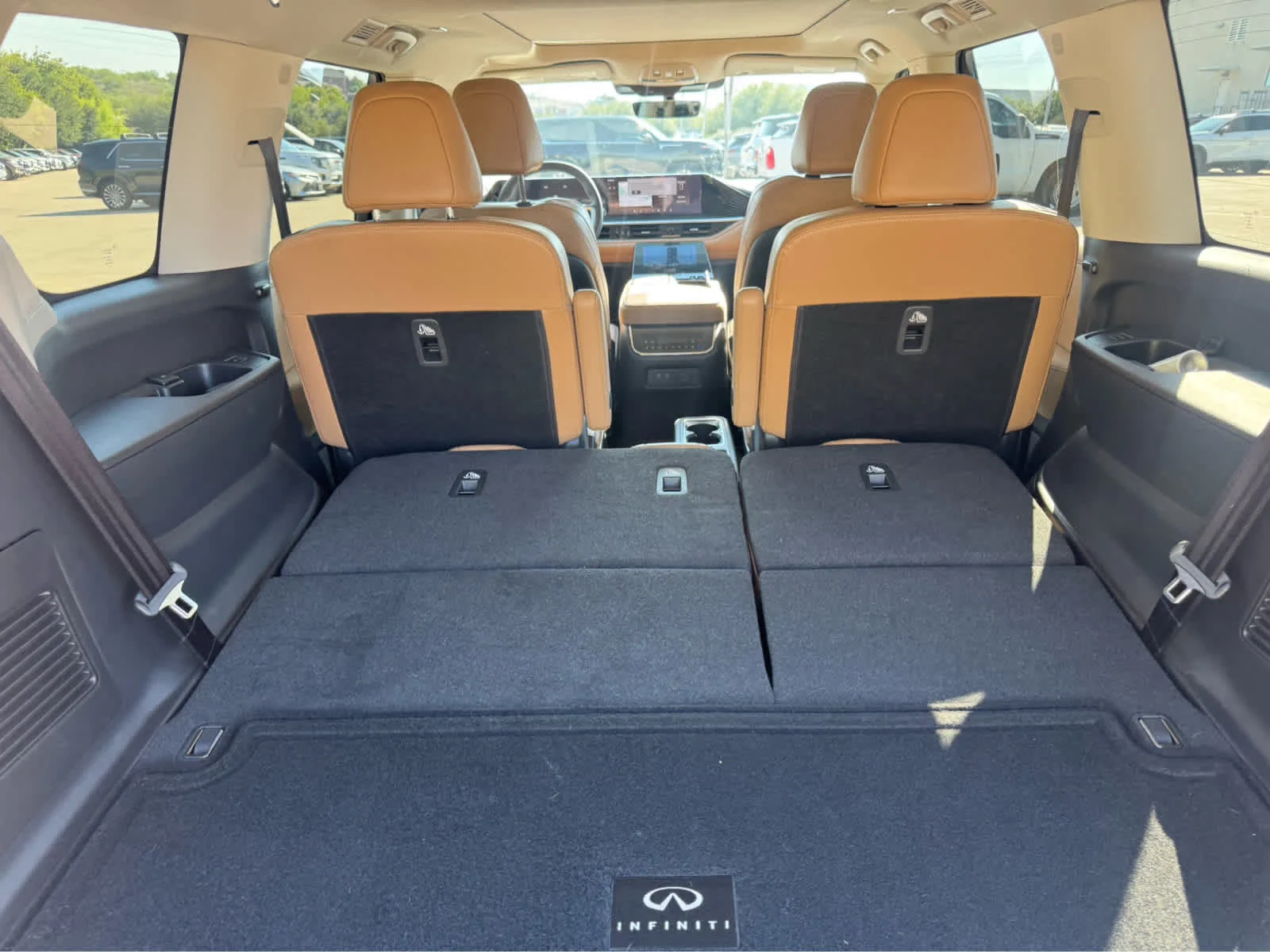 Certified Used 2027 Black Obsidian INFINITI LUXE image 9