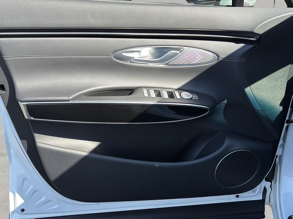 2026 GENESIS GV70 Standard - Photo 11