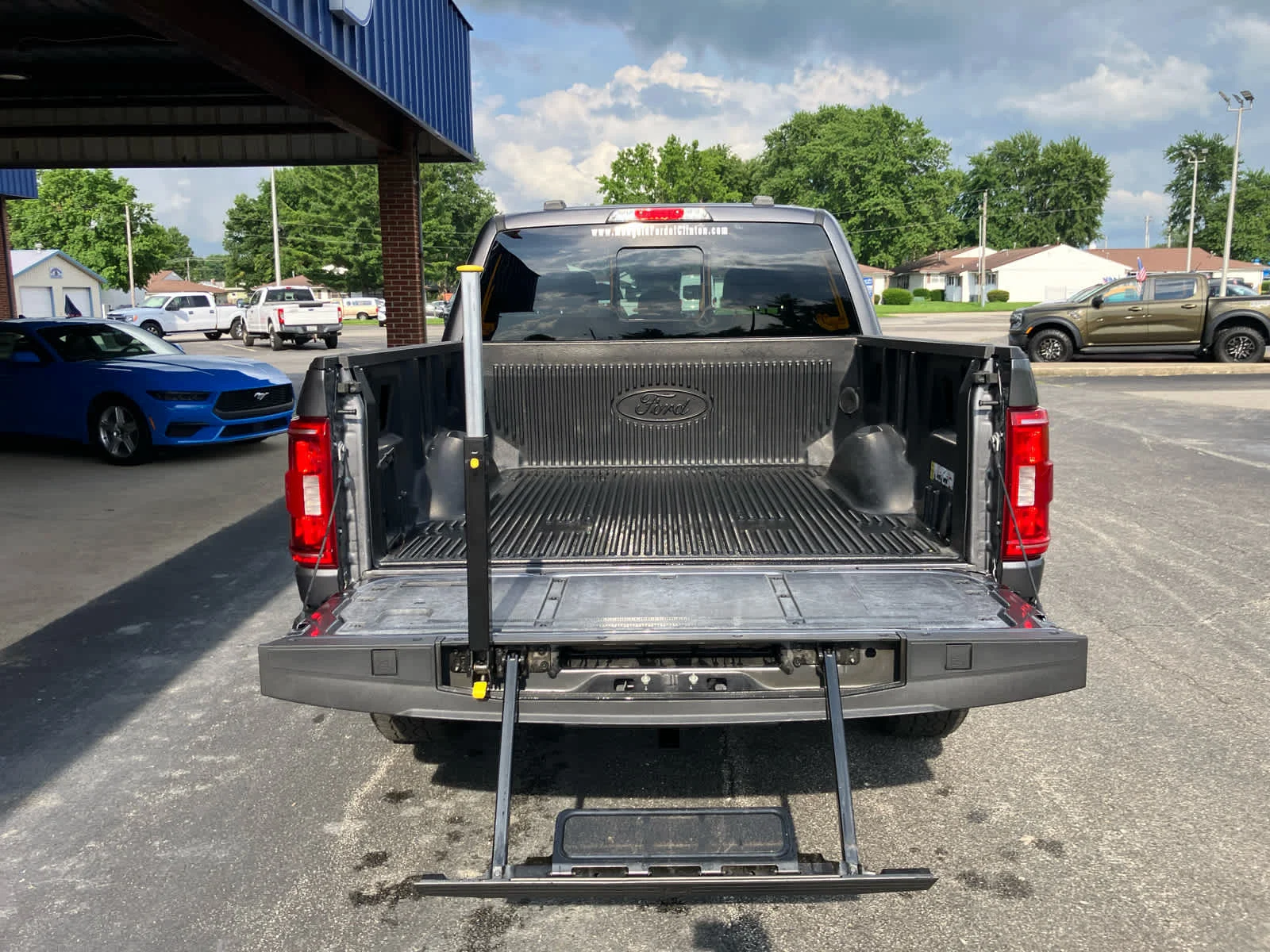 Used 2023 Carbonized Gray Metallic Ford XLT image 27