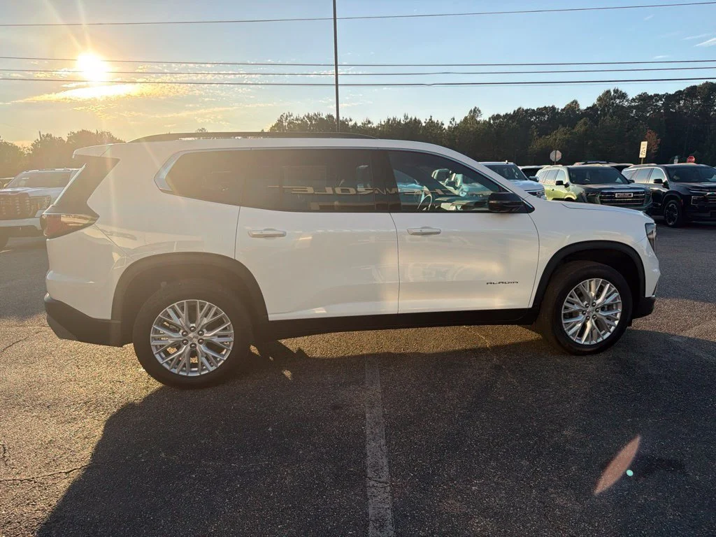 New 2027 Summit White GMC Elevation image 6