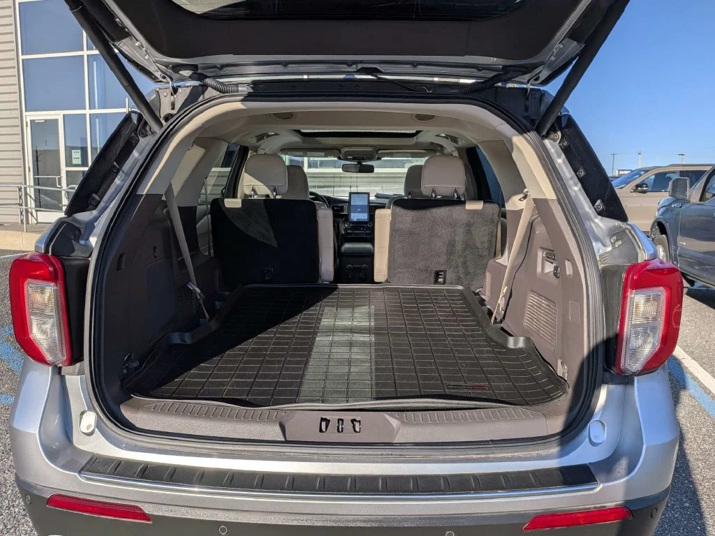 Used 2020 Silver Metallic Ford Platinum image 10