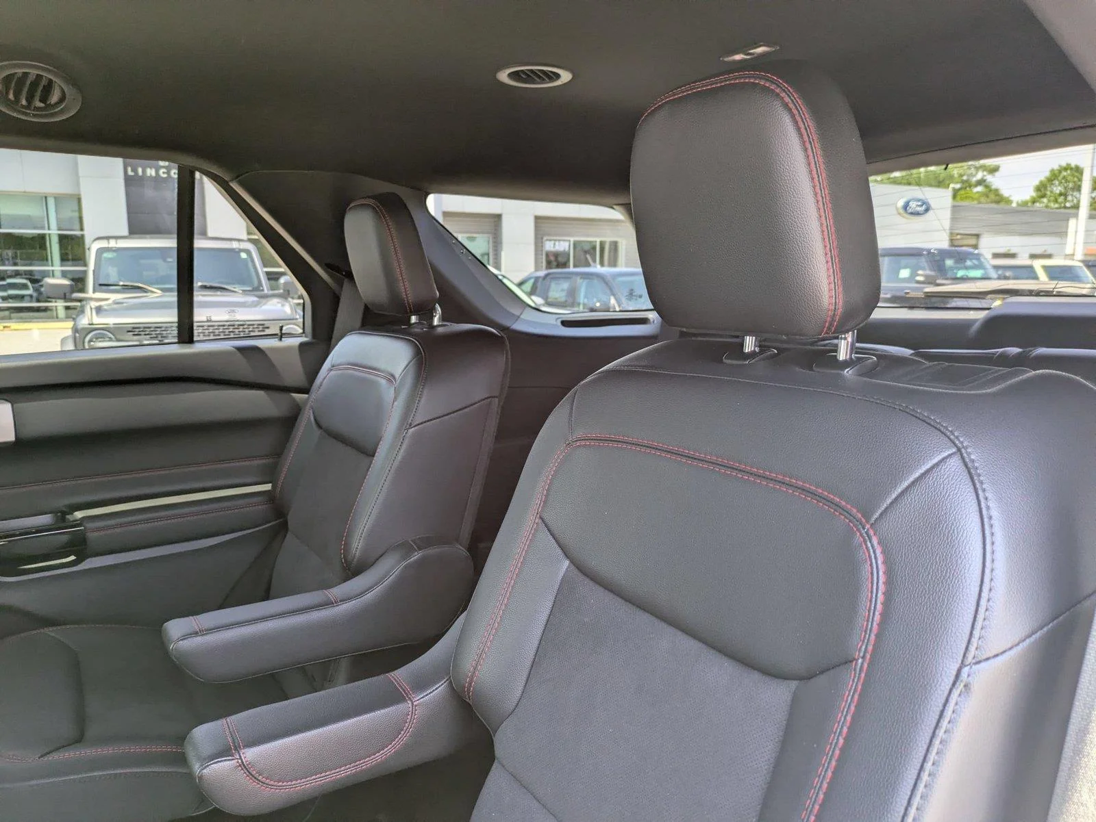 Used 2023 Star White Metallic Tri-Coat Ford ST-Line image 23