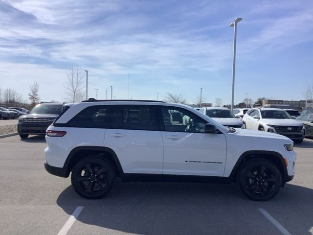 Used 2023 Bright White Clearcoat Jeep Altitude X image 7