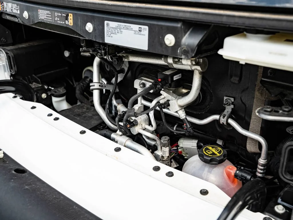 Used 2025 Oyster White Chevrolet 400 image 39