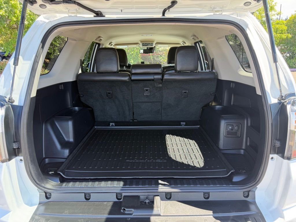 Used 2022 White Toyota SR5 image 10