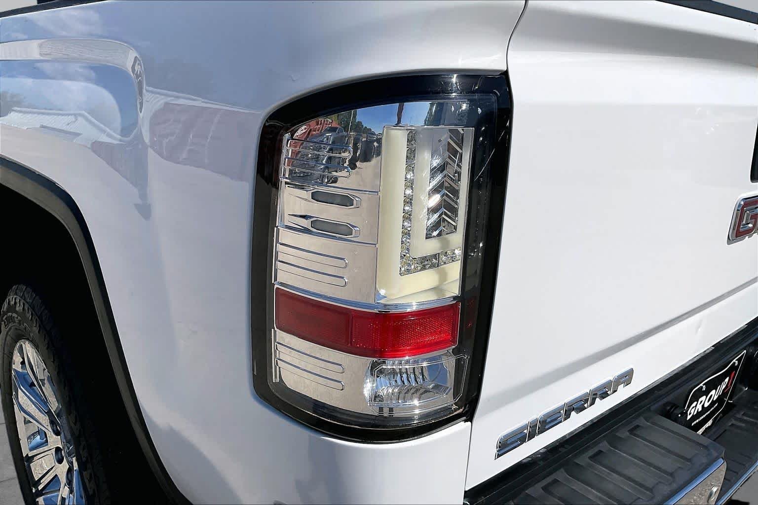 Used 2018 Summit White GMC SLT image 27