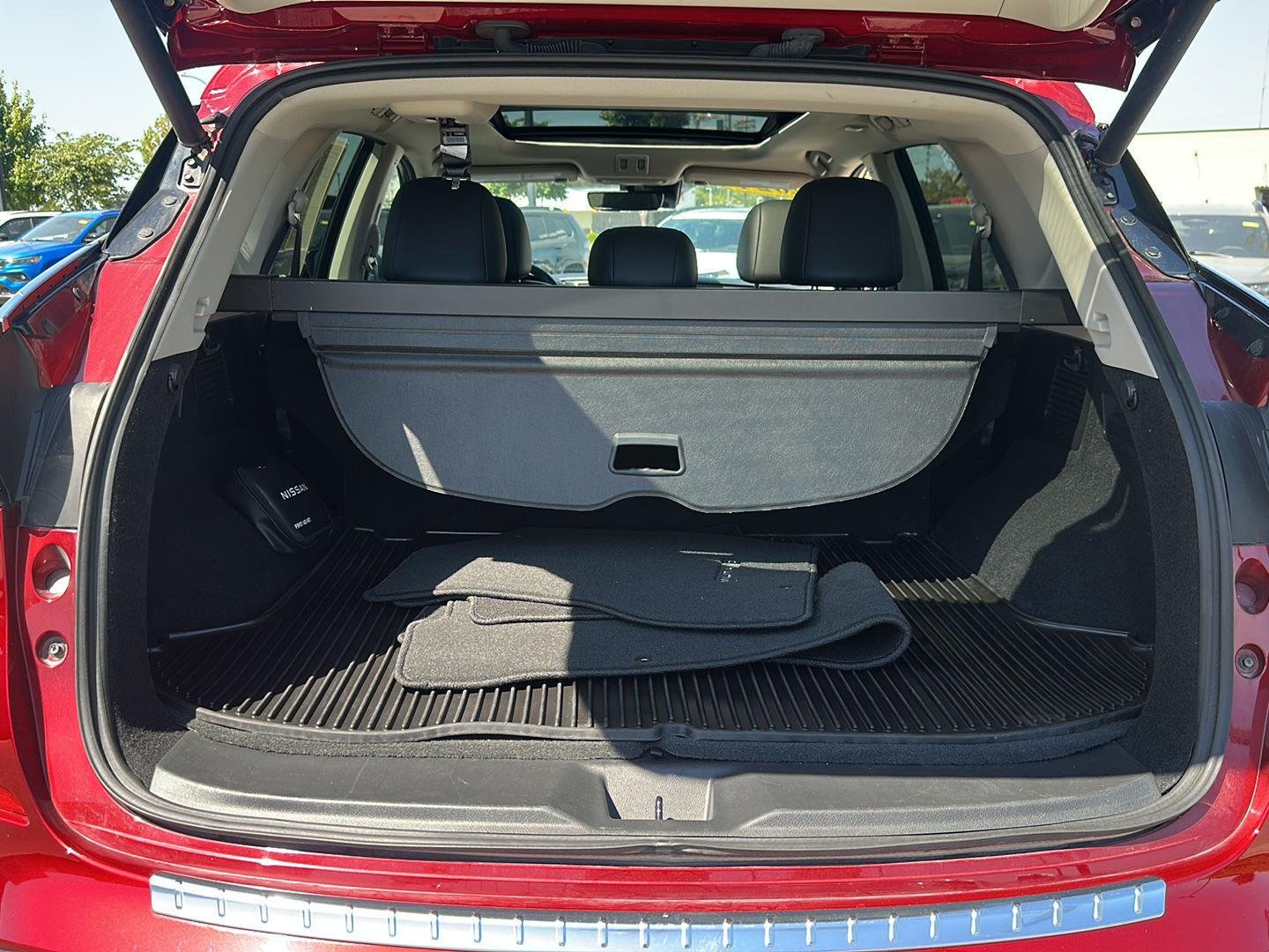 Used 2024 Scarlet Ember Tintcoat Nissan Platinum image 33