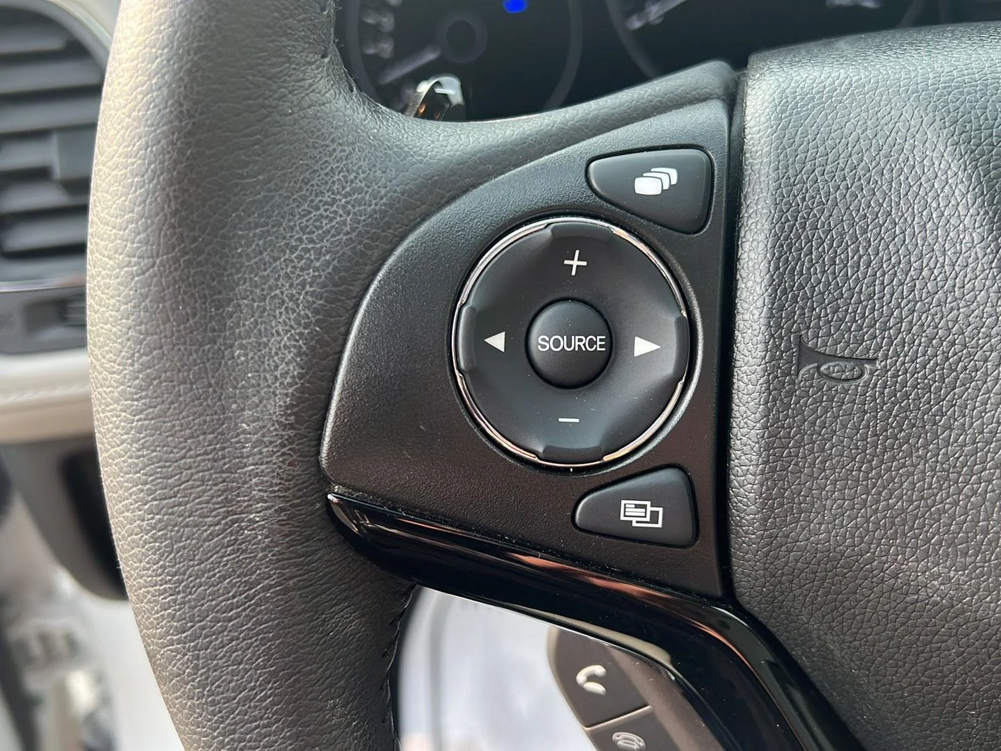 Used 2018 White Orchid Pearl Honda EX-L Navi image 10